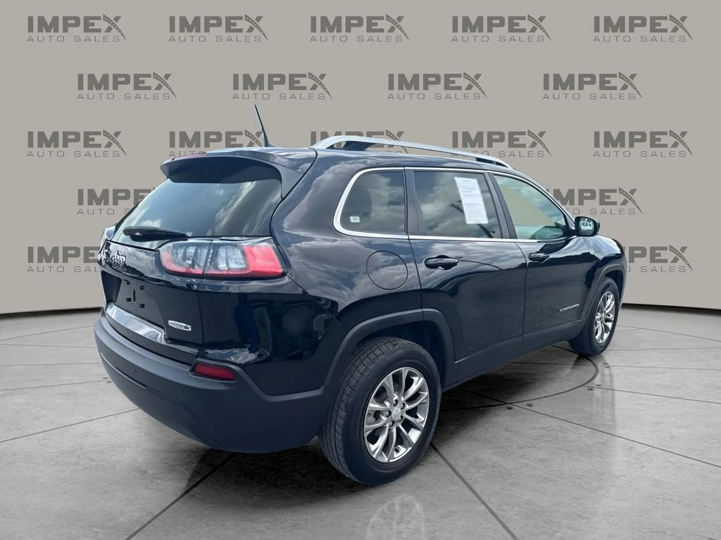 Used 2021 Black Jeep Latitude Plus image 5