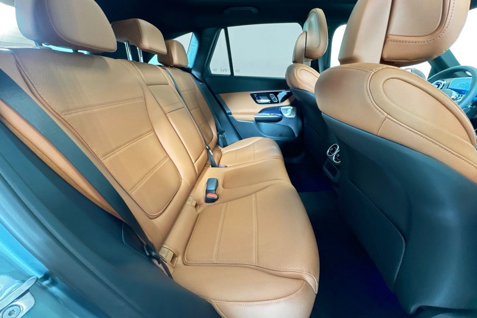 New 2026 Verde Silver Metallic Mercedes-Benz GLC 300 image 25