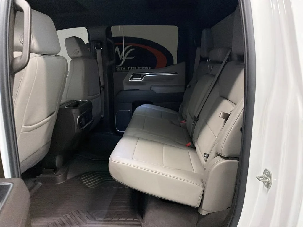 Used 2025 Summit White Chevrolet LTZ image 15