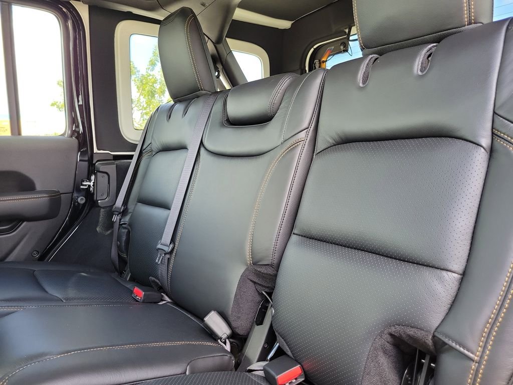 2025 Jeep Wrangler 4-Door Sahara - Photo 9