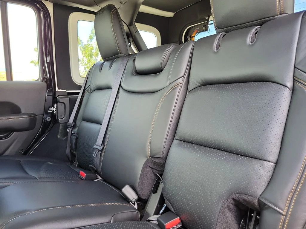 2025 Jeep Wrangler 4-Door Sahara - Photo 9