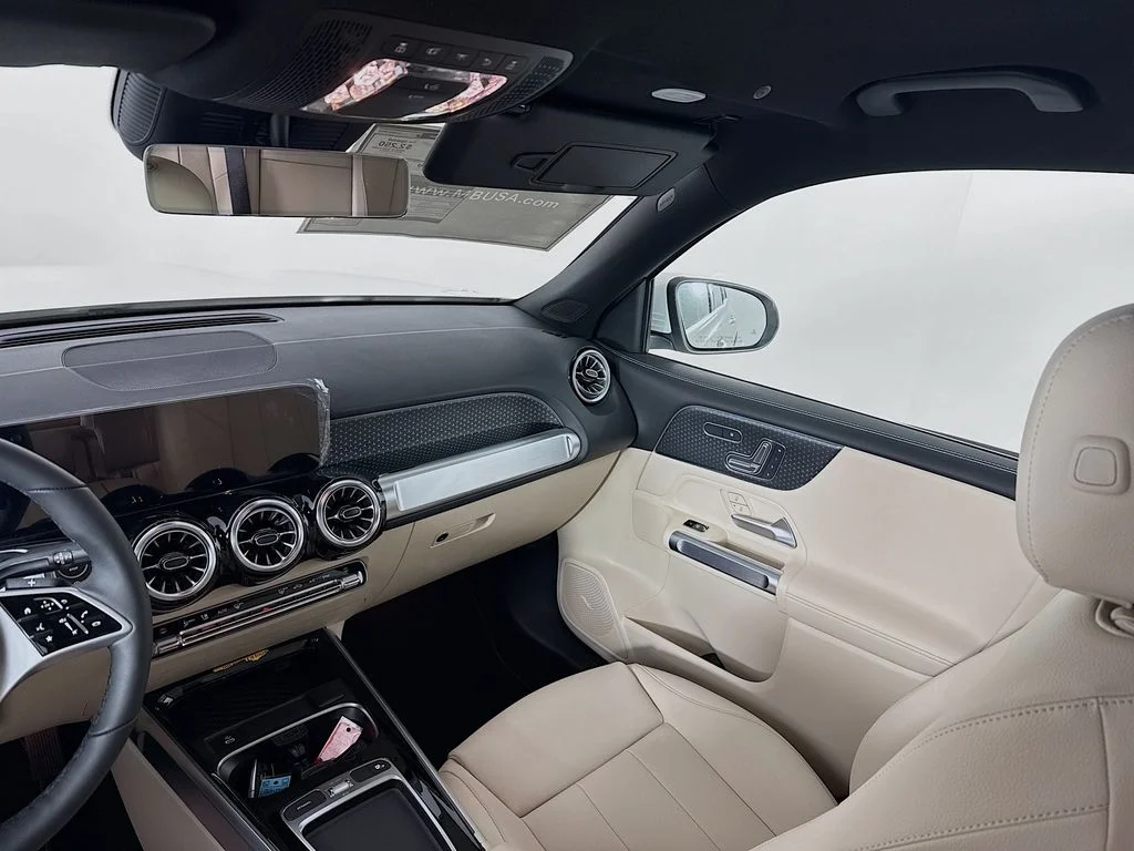 Certified Used 2025 Polar White Mercedes-Benz GLB 250 image 23