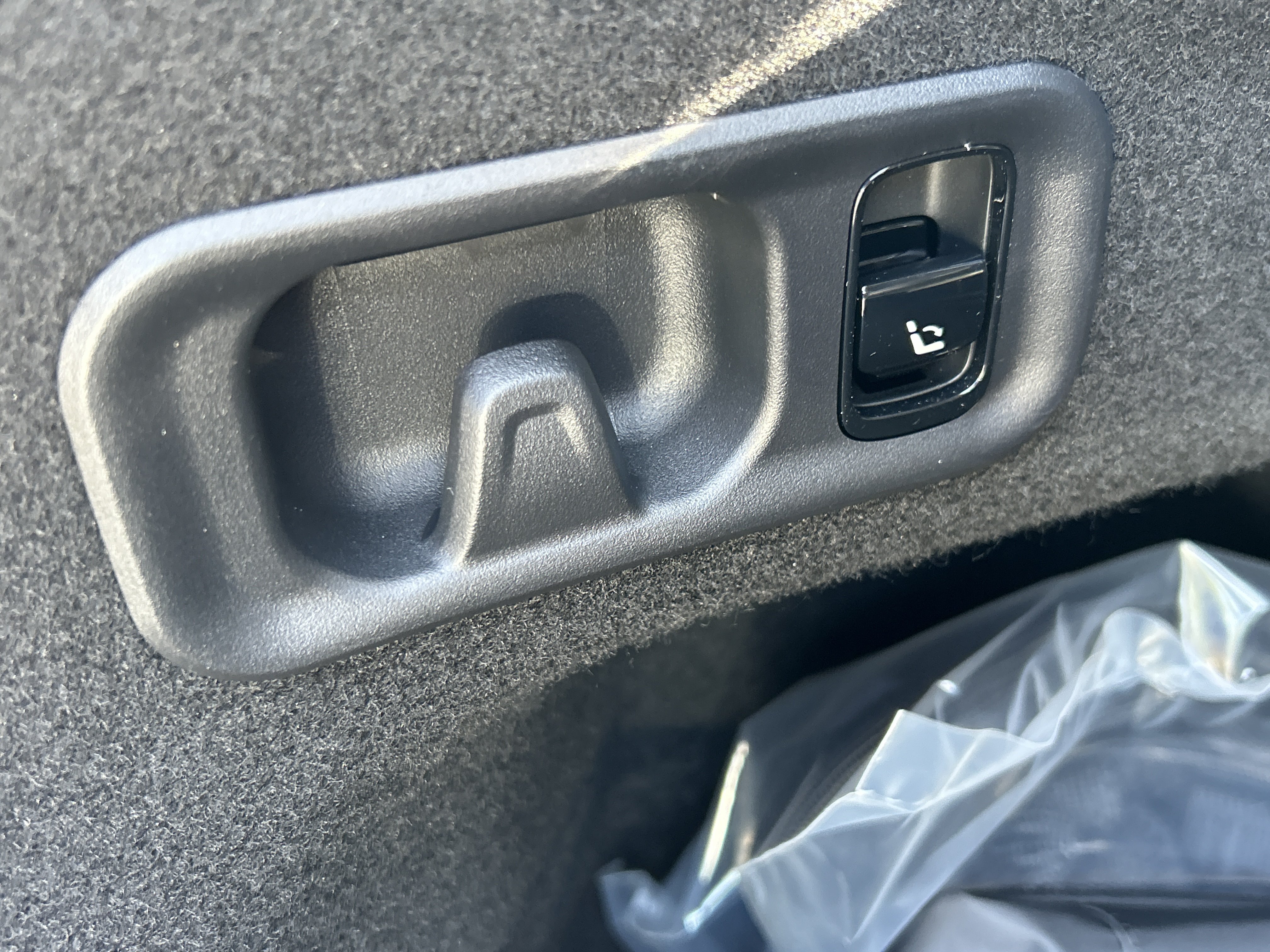 New 2026 MANUFAKTUR Moonlight White Metallic Mercedes-Benz E 450 4MATIC® Sedan image 10