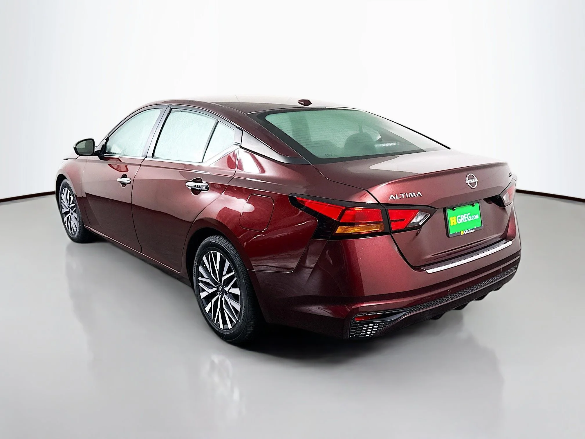Used 2023 Garnet Pearl Metallic Nissan 2.5 SV image 5