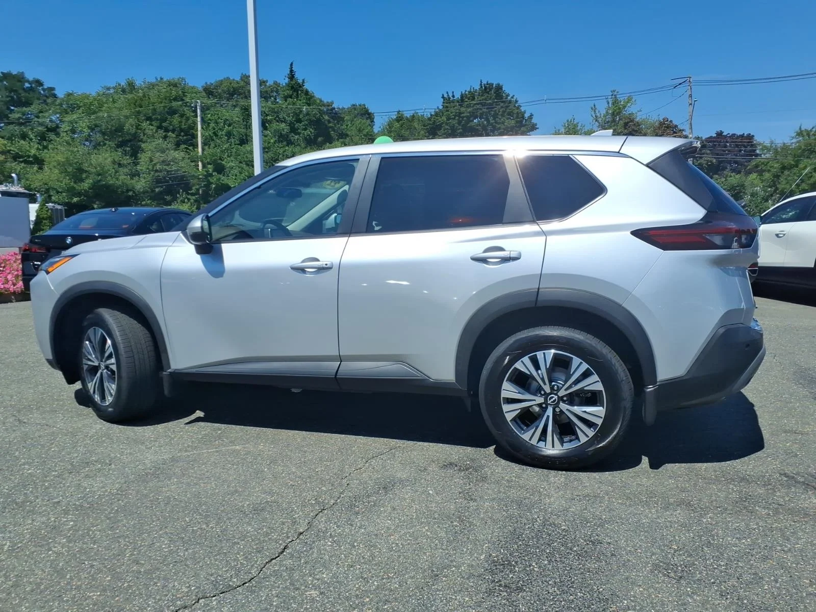 Certified Used 2022 Brilliant Silver Metallic Nissan SV image 8