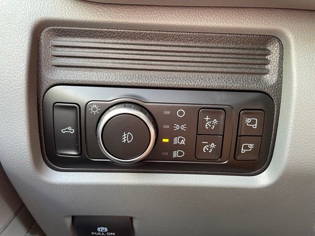 New 2026 Oxford White Ford F-250® XLT image 17