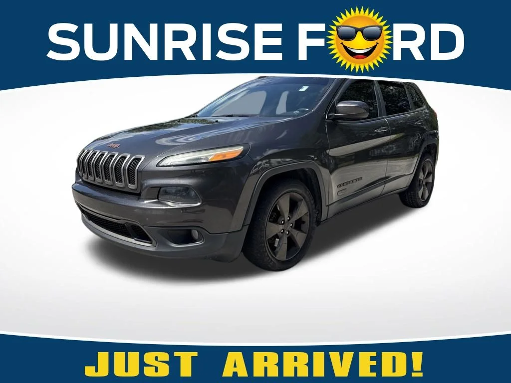 Used 2016 Granite Crystal Clearcoat Metallic Jeep Latitude image 1