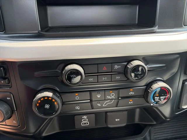 New 2027 Oxford White Ford F-350® XL image 19