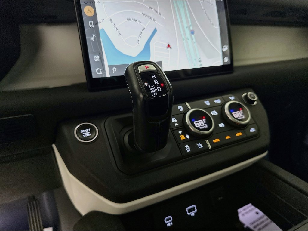 Used 2022 Black Land Rover S image 17