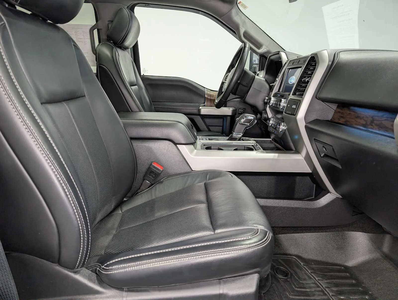 Used 2019 Magma Red Metallic Ford LARIAT image 45