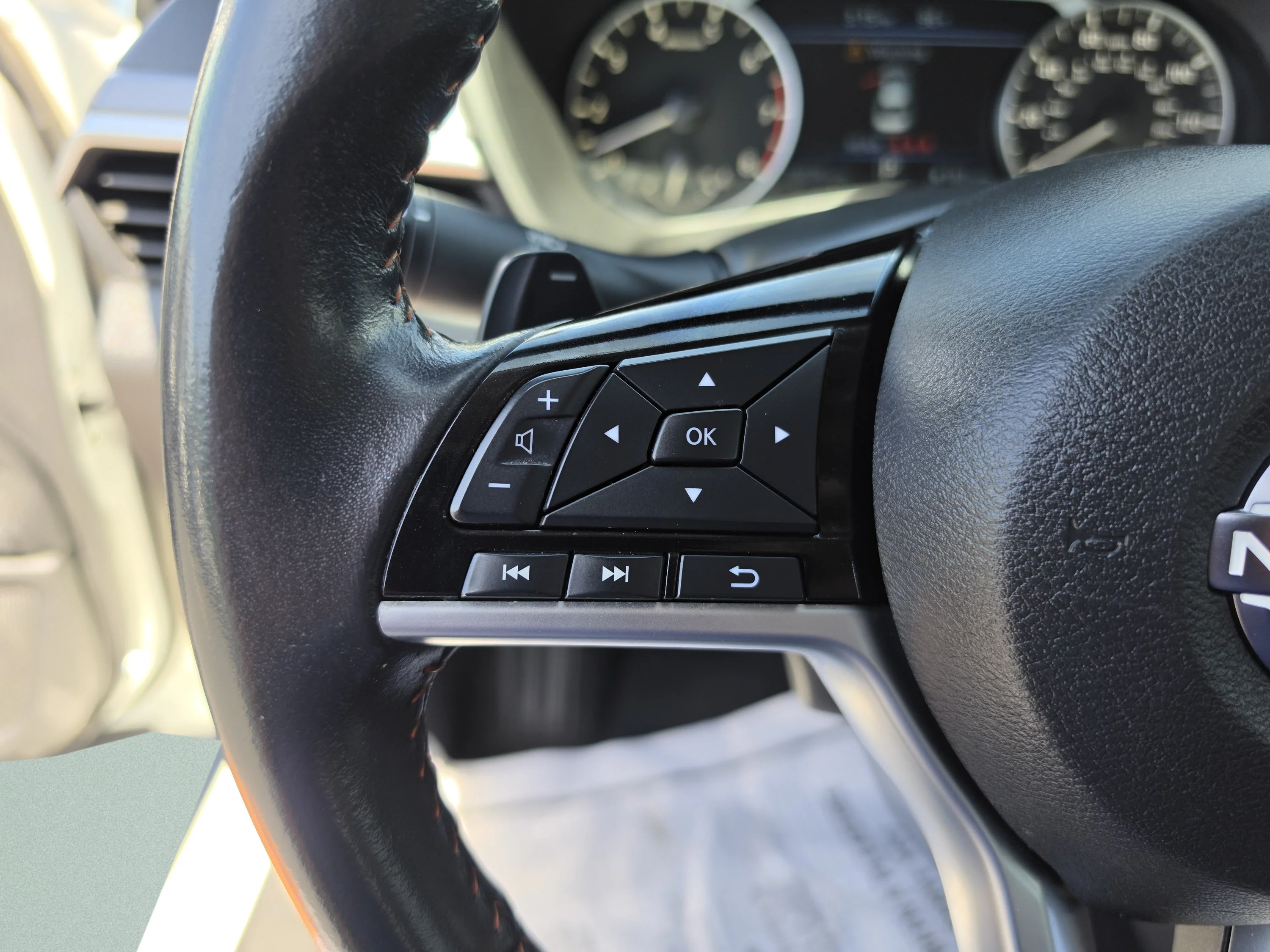 Used 2024 Glacier White Nissan 2.5 SR image 31