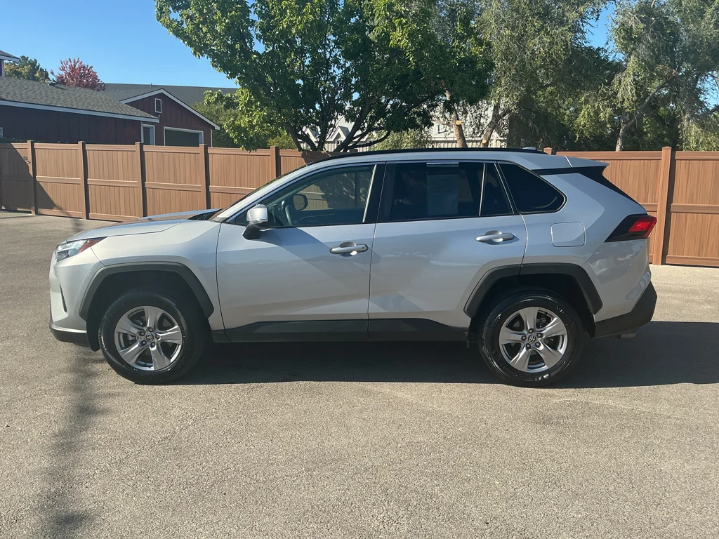 Used 2025 SILVER SKY METALLIC Toyota XLE image 9