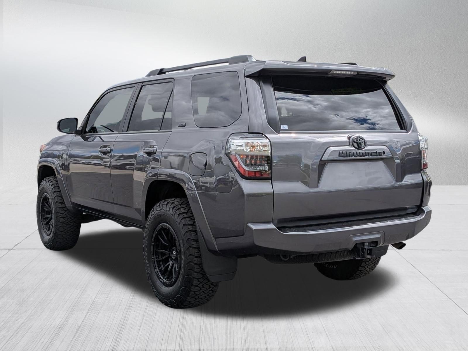 2020 Toyota 4Runner SR5 - Photo 3