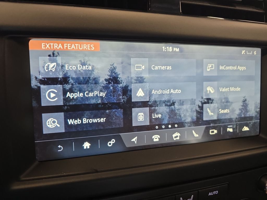 Used 2018 Black Land Rover SE image 25