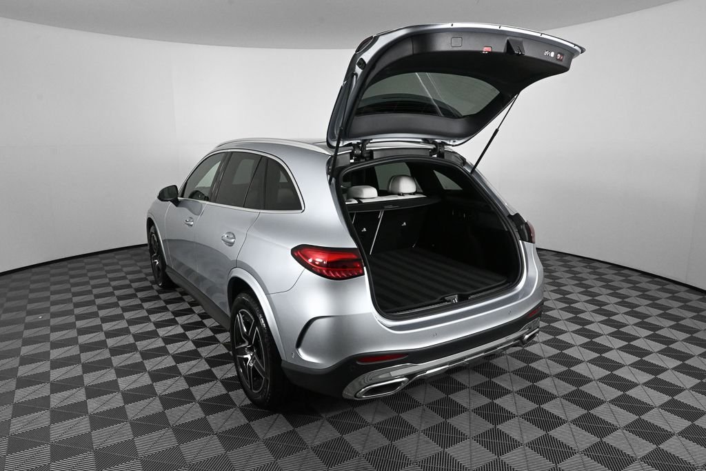 Used 2025 Silver Mercedes-Benz GLC 300 image 31