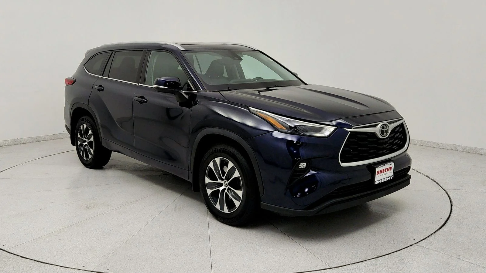 Used 2022  Toyota XLE image 1