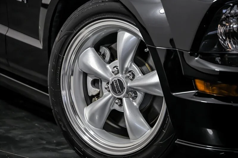 Used 2007 Black Clearcoat Ford GT Premium image 3