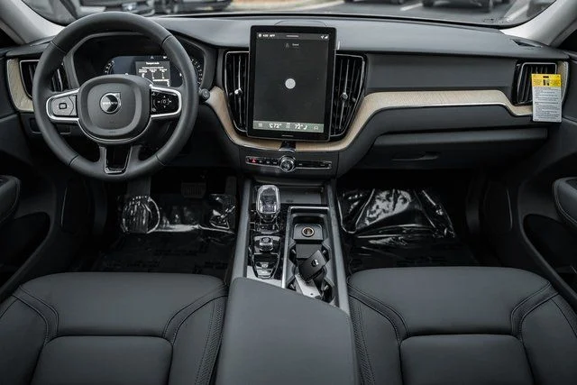New 2026 Aurora Silver Volvo Plus image 21