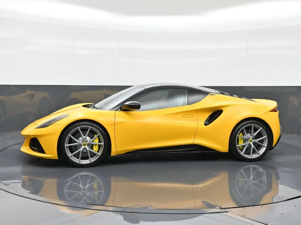 Used 2024  Lotus V6 image 3