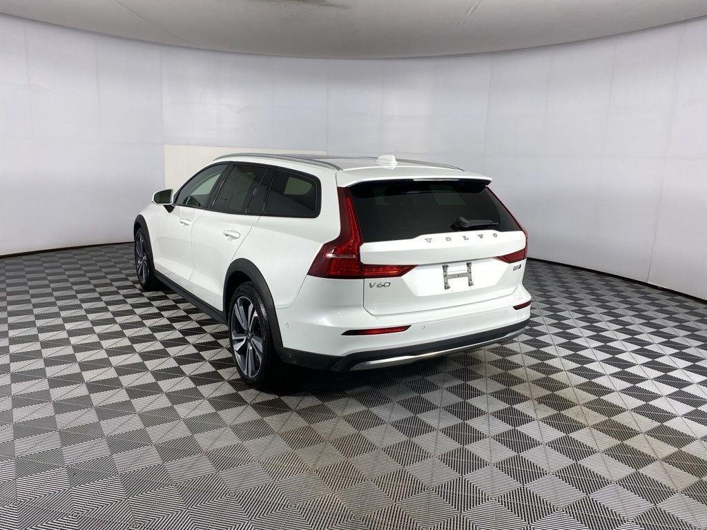Used 2023 Crystal White Metallic Volvo Plus image 5