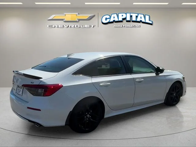 Used 2024  Honda Base image 5
