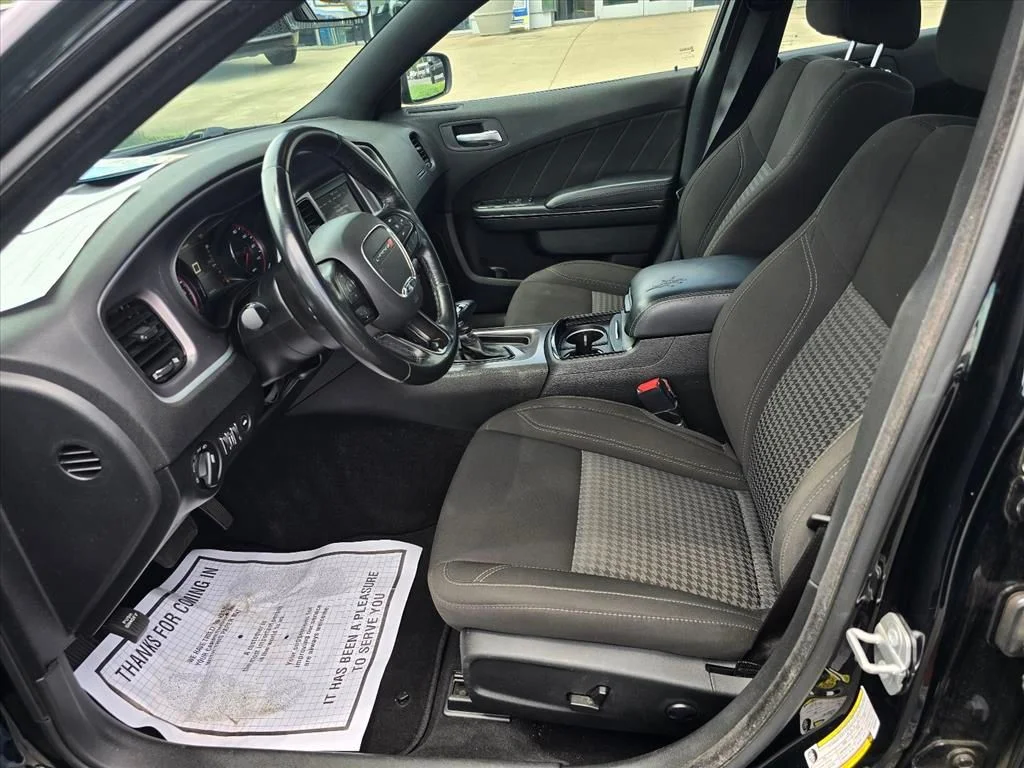 Used 2022 Black Dodge SXT image 11