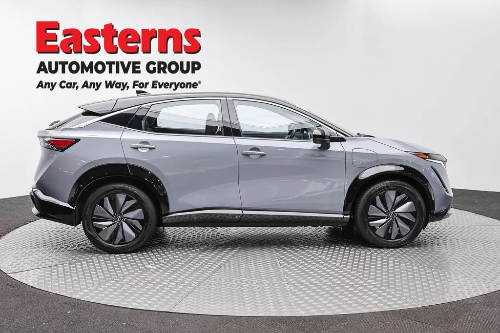 Used 2023 Gray Nissan VENTURE+ image 4