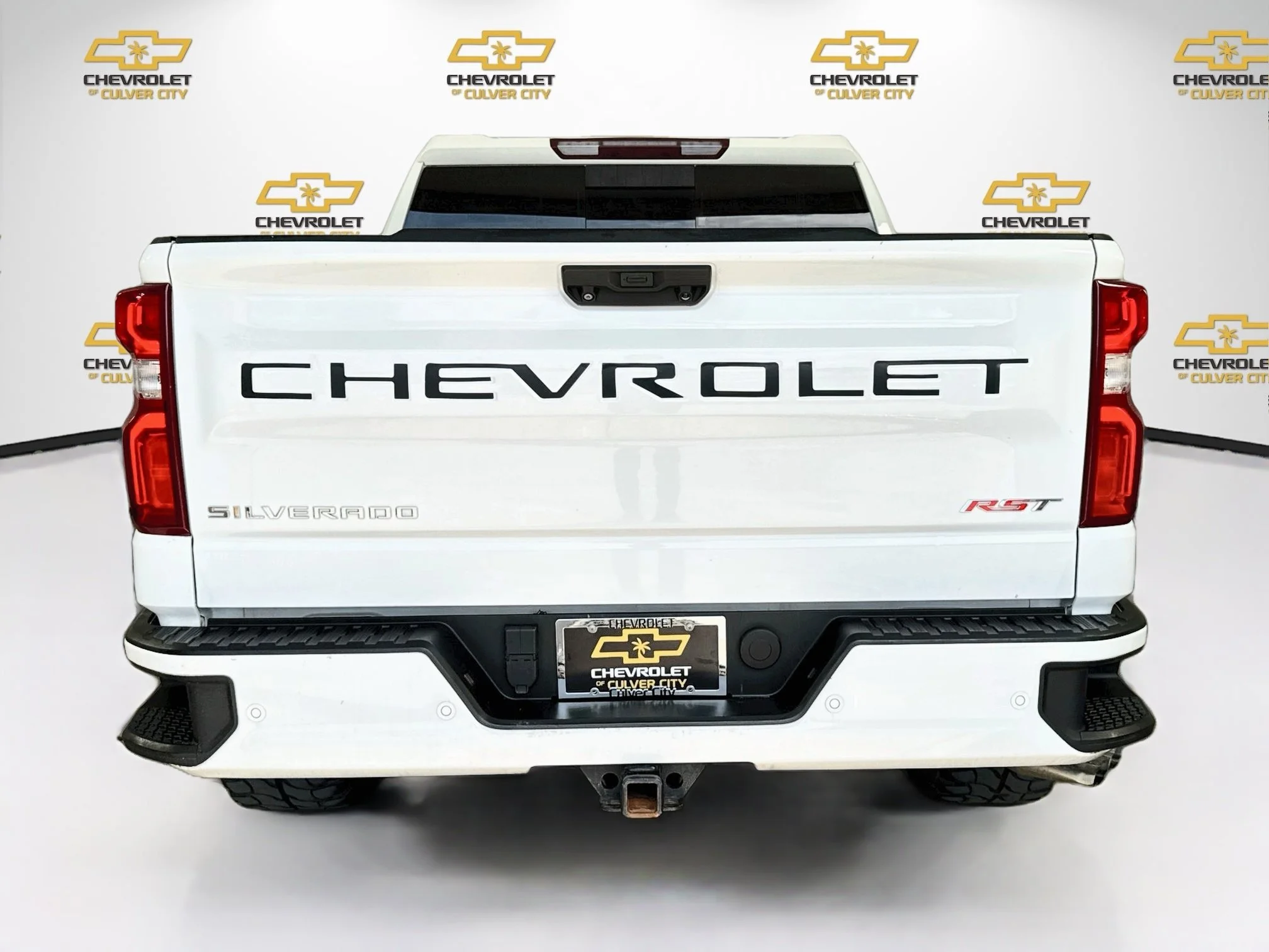 Used 2023 SUMMIT WHITE Chevrolet RST image 7