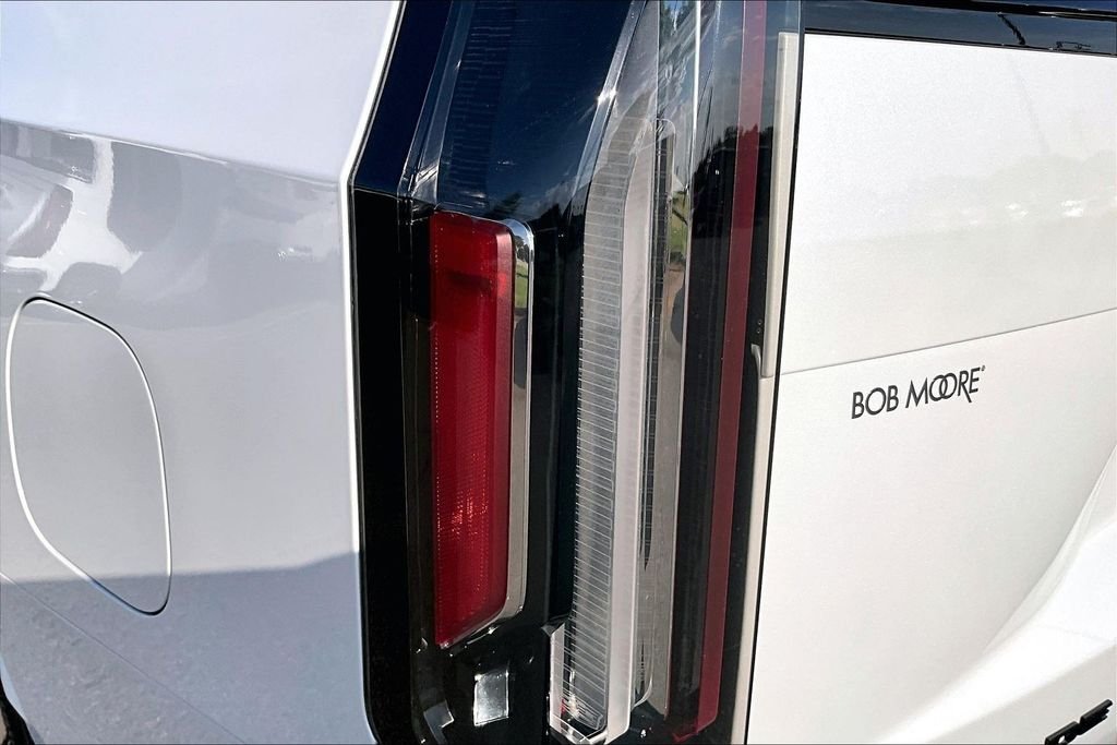 Used 2021 White Cadillac Sport Platinum image 33