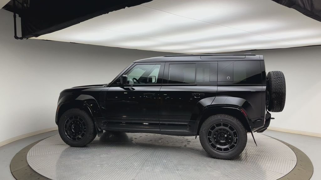 New 2026 Narvik Black Land Rover OCTA image 5