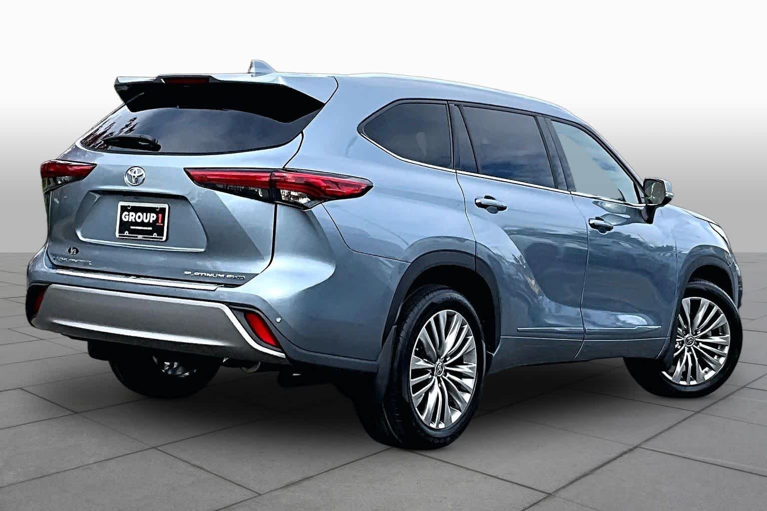 Used 2022 Moon Dust Toyota Platinum image 13
