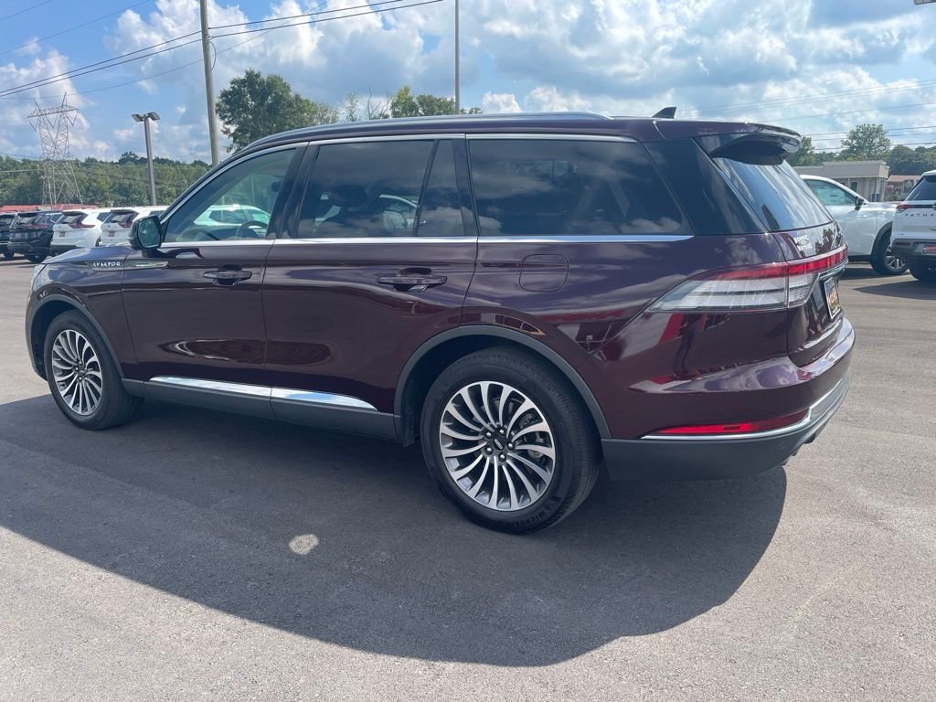 Used 2021 Red Lincoln Reserve image 3