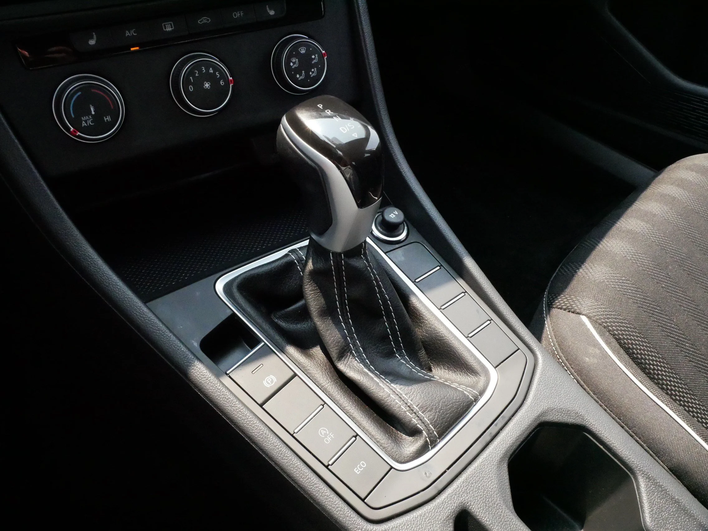 Used 2024 Pyrite Silver Metallic Volkswagen Sport image 24