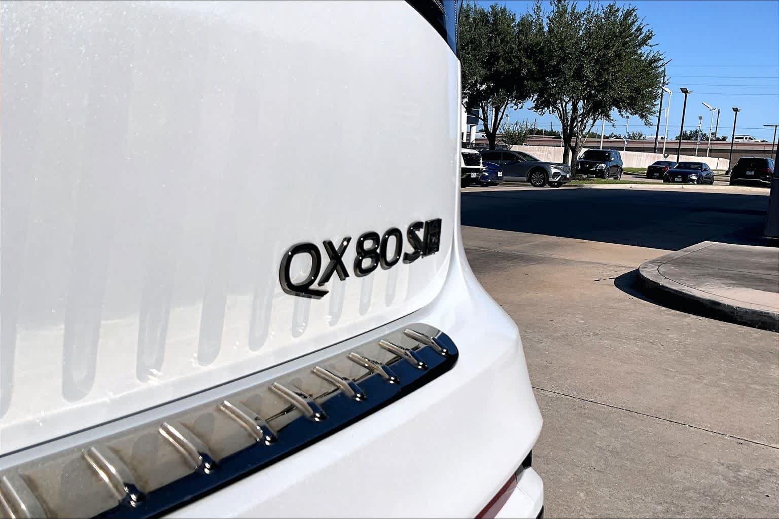 Used 2026 Radiant White/Black Obsidian INFINITI SPORT image 10