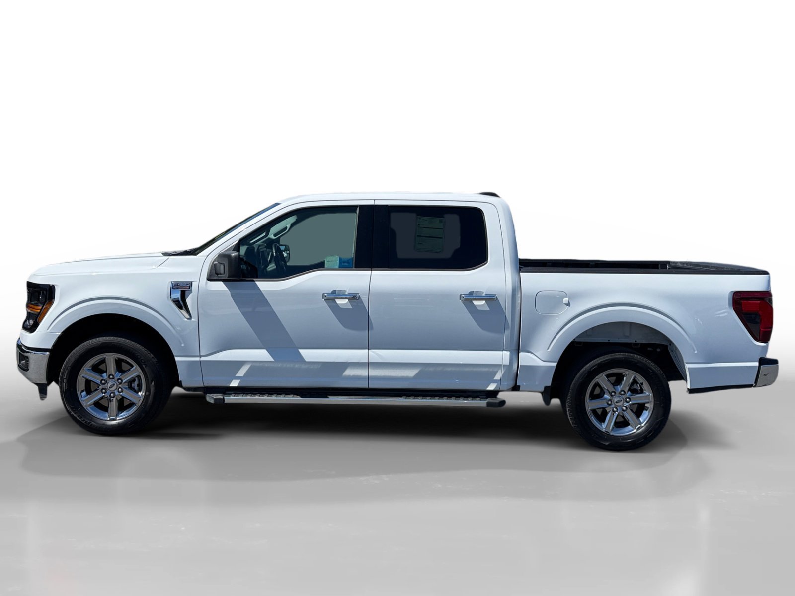 Used 2025 Oxford White Ford XLT image 2