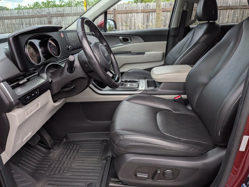 Used 2024 Red Kia LX image 10