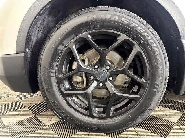 Used 2017 White Honda EX-L image 10