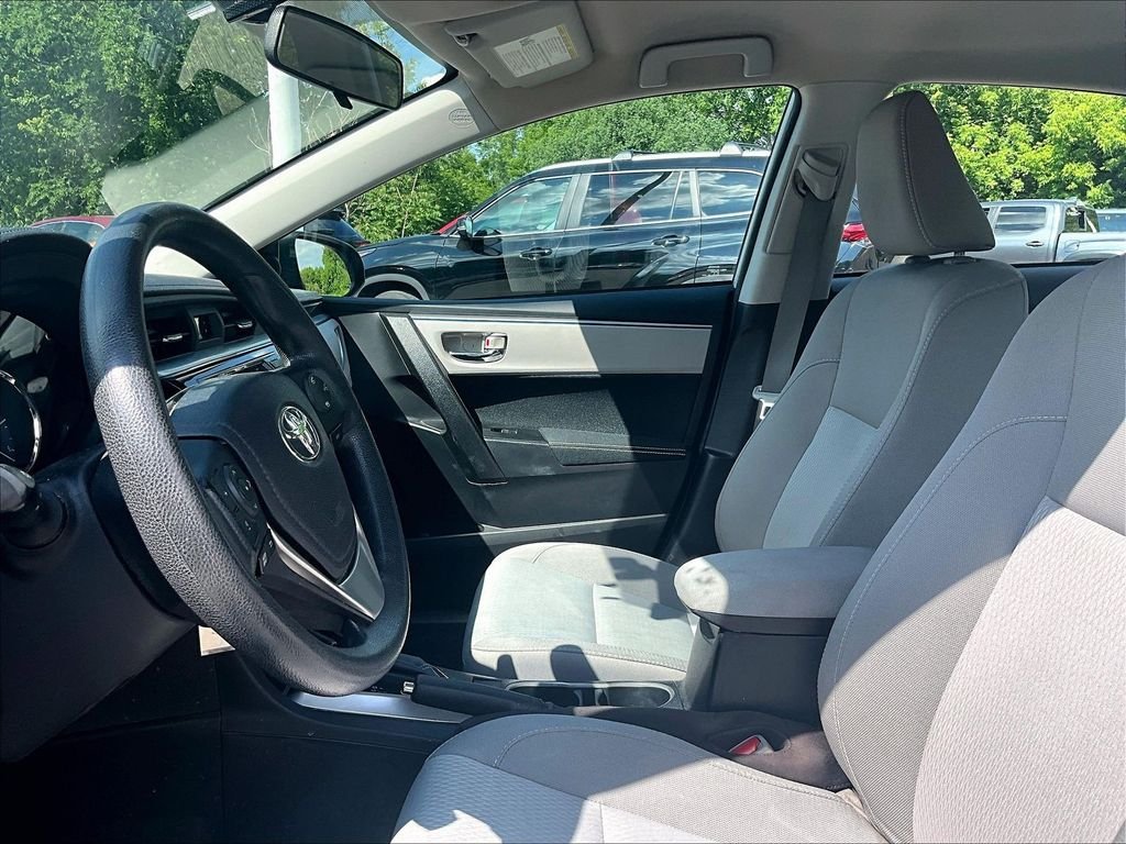 Used 2016 Silver Toyota LE image 4