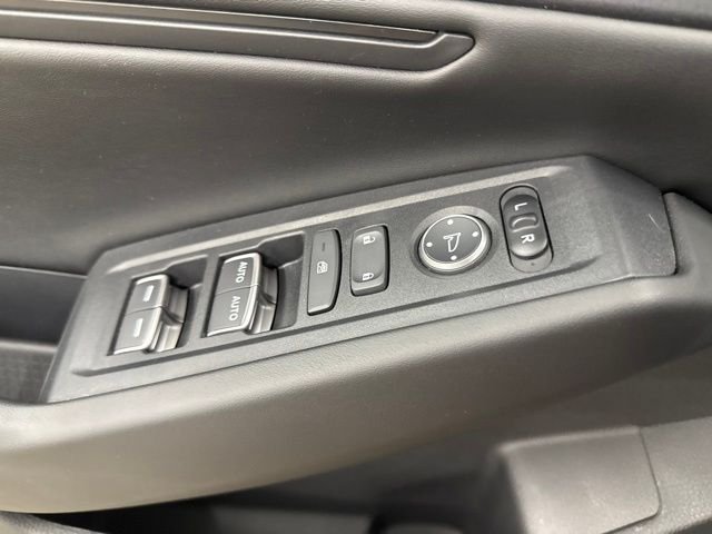 Certified Used 2025 Solar Silver Metallic Honda SE image 31