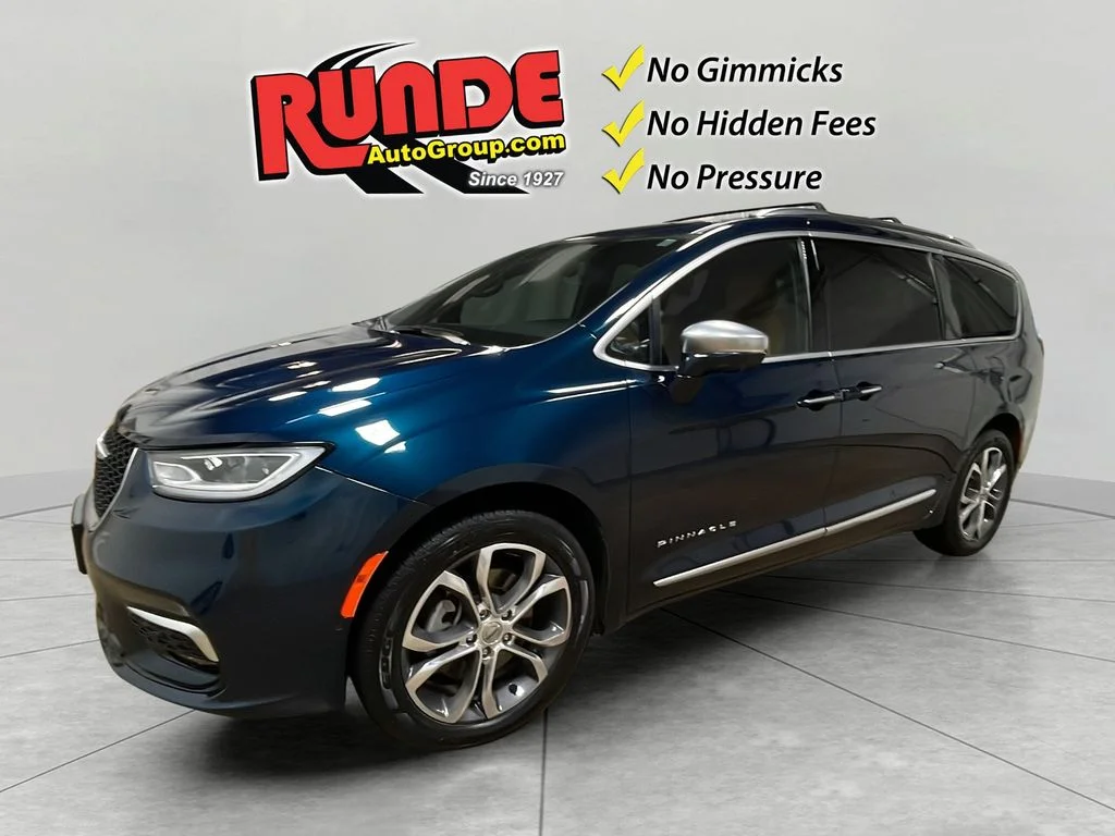 2022 Chrysler Pacifica Pinnacle's photo