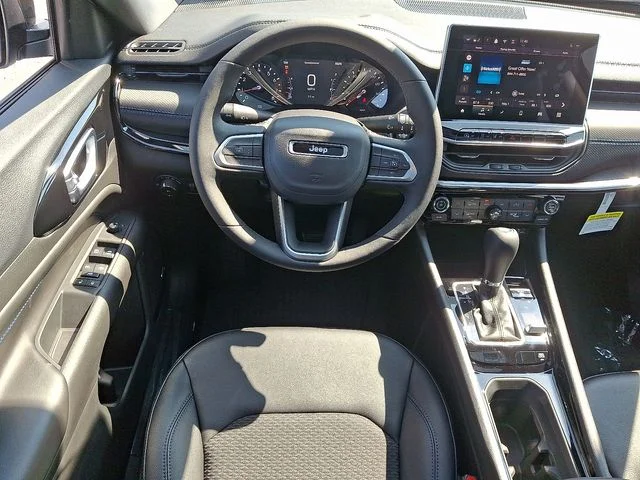New 2025 White Jeep Latitude image 11