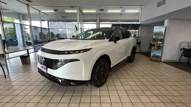 2026 Nissan Murano Platinum AWD's photo
