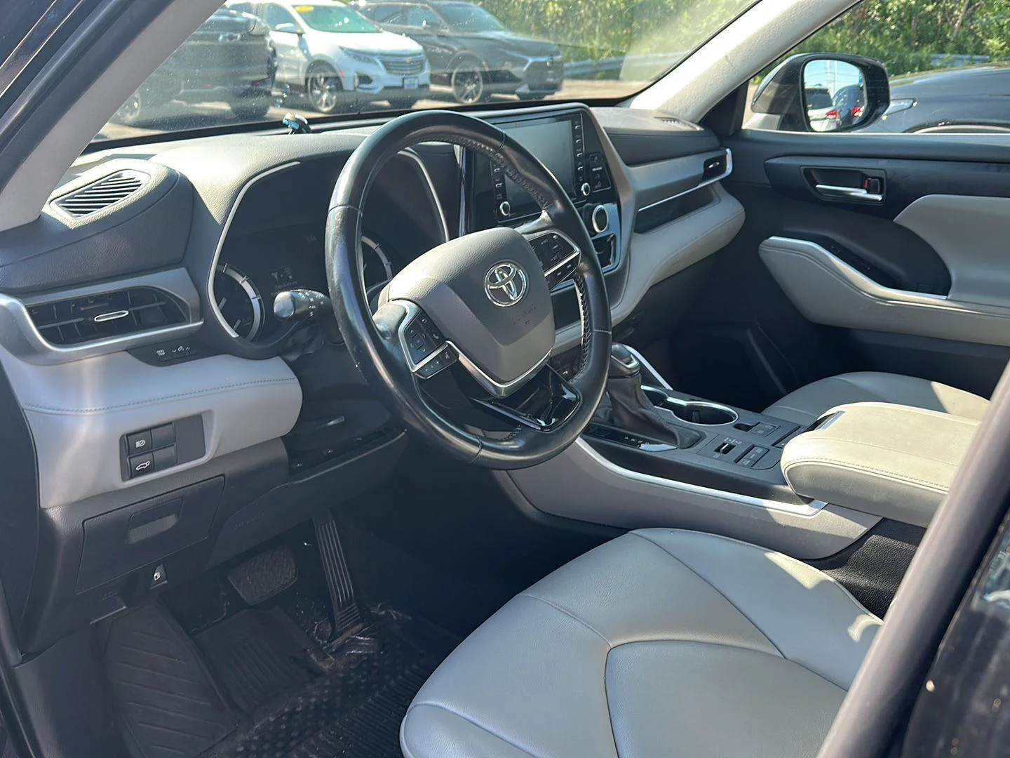 Used 2021  Toyota XLE image 7