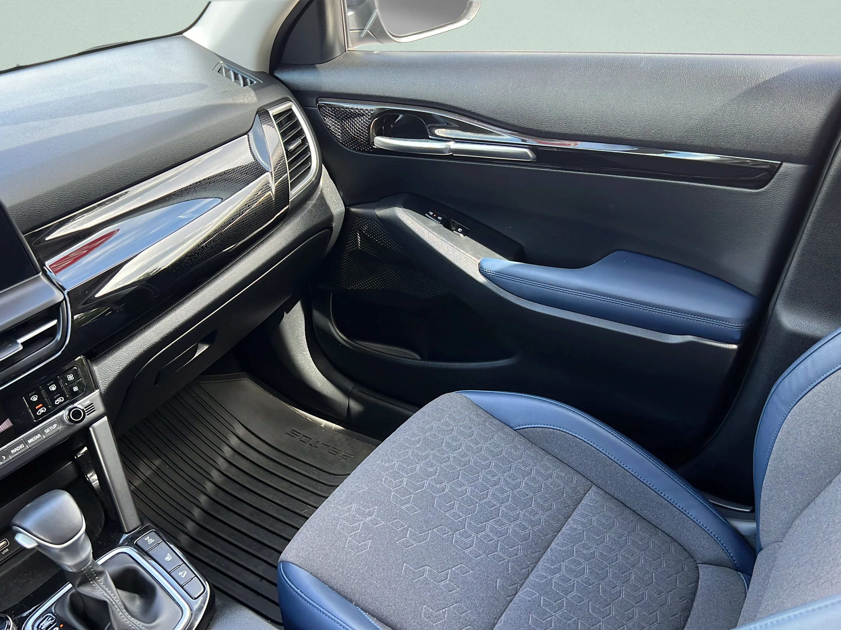 Used 2025 Gravity Gray Kia S image 16