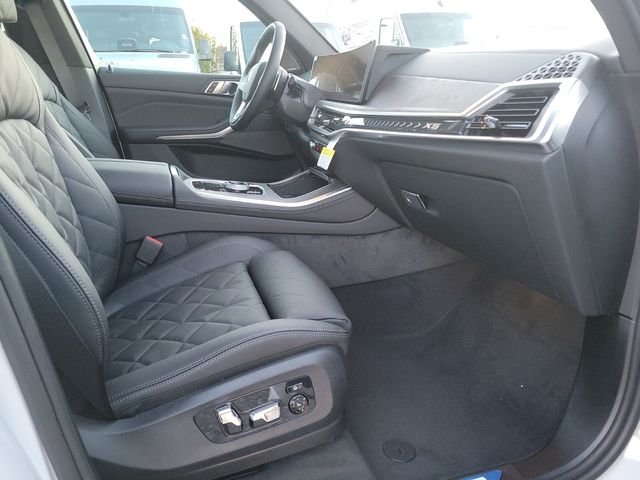 Used 2026 White BMW xDrive40i image 11