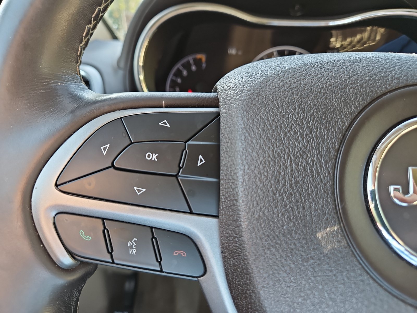 Used 2018 Red Jeep Overland image 24