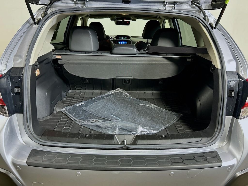 Used 2019 Ice Silver Metallic Subaru Limited image 26