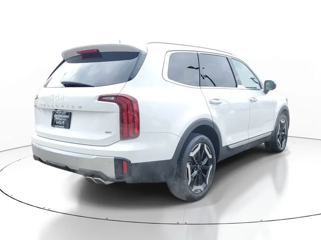 Used 2023 White Kia S image 6