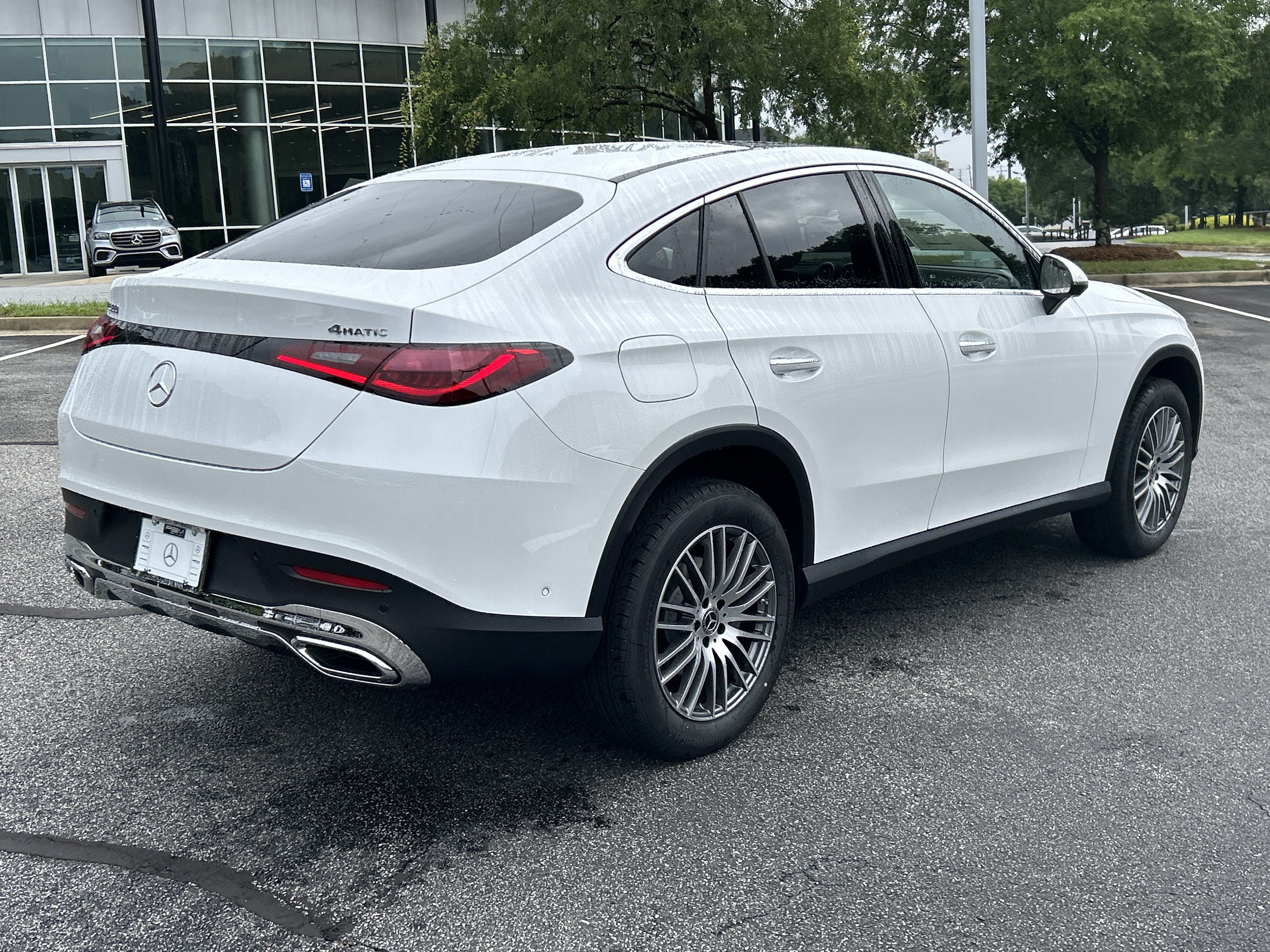 New 2026 MANUFAKTUR Moonlight White Metallic Mercedes-Benz GLC 300 4MATIC® Coupe image 6
