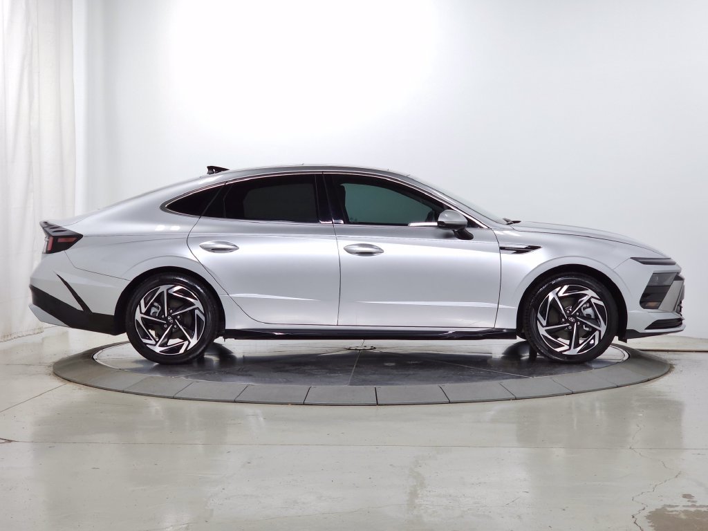 2025 Hyundai Sonata SEL - Photo 12